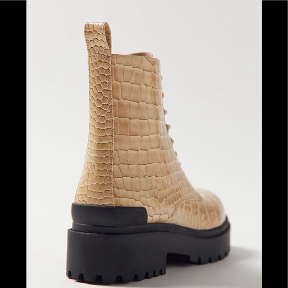 NEW Urban Outfitters UO Women's Brody Croc Embossed Boots 9 - Picture 3 of 5